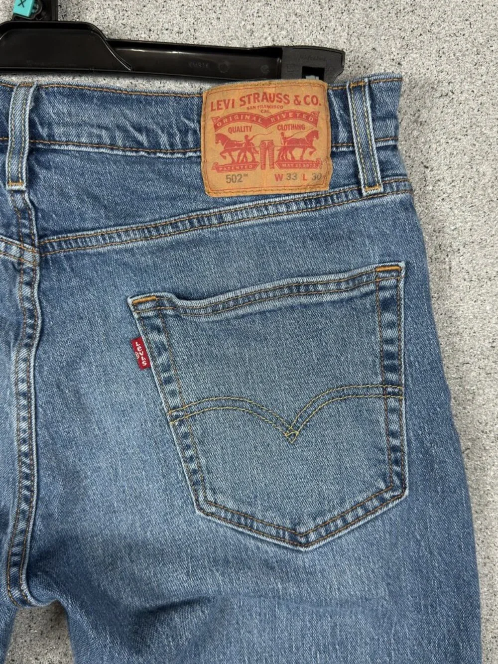 Levi's 502 Taper Men's Jeans 33x30 Blue Medium Wash Work Casual Tapered Denim
